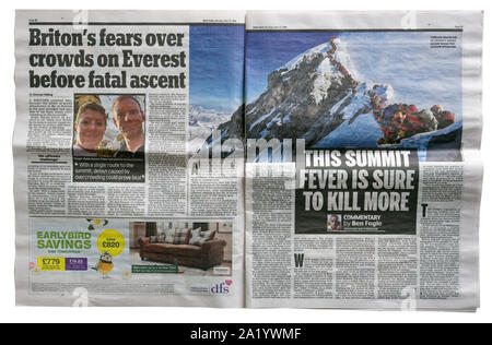 Les pages intérieures du Daily Mail sur les foules, sur le mont Everest Banque D'Images