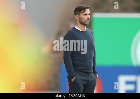 29 septembre 2019, la Bavière, Fürth : Soccer : 2ème Bundesliga, Greuther Fürth --Mer, 8e journée Holstein Kiel, au Sportpark Ronhof Thomas Sommer. Le formateur Fürth Stefan Leitl. Photo : Daniel Karmann/DPA - NOTE IMPORTANTE : en conformité avec les exigences de la DFL Deutsche Fußball Liga ou la DFB Deutscher Fußball-Bund, il est interdit d'utiliser ou avoir utilisé des photographies prises dans le stade et/ou la correspondance dans la séquence sous forme d'images et/ou vidéo-comme des séquences de photos. Banque D'Images