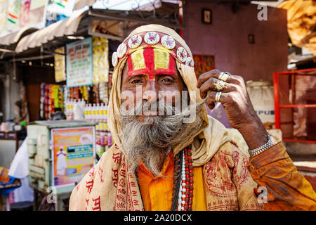 Pushkar, Rajasthan, en Inde, le 26 janvier 2019 : Portrait de guru Sadhu baba, saint homme Banque D'Images