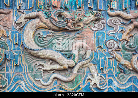 Dragon coloré sur le mur dragon neuf dans la vieille ville de Pingyao Banque D'Images