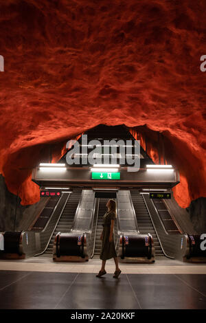 Stockholm, Suède 7 Juin 2019 : métro de Stockholm Solna Centrum station tunnelbana ou avec un design unique. Métro moderne de l'intérieur Banque D'Images