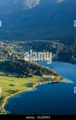 Lac de Bohinj côte de mont Vogar Banque D'Images