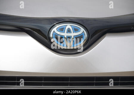 KHARKOV, UKRAINE - 31 août 2019 : le logo Toyota close up. Toyota Motor Corporation est le japonais constructeur automobile multinational basé à Banque D'Images