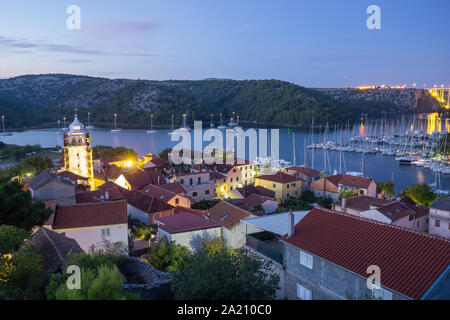 Skradin, un port charmant ville sur la rivière Krka Krka près du parc. Banque D'Images