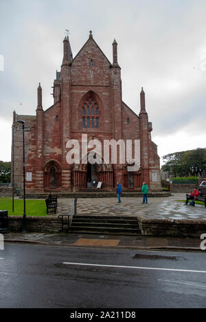 12e siècle St Magnus Cathedral Broad Street, Kirkwall Mainland Les îles Orkney Ecosse Royaume-Uni Vue extérieure du pignon ouest d'entrée façade Banque D'Images