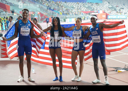 Wilbert Londres, Allyson Felix, Courtney Okolo, Michael Cherry (USA) relais 4x400 mètres Médaille d'Or et record du monde. Championnats du monde d'athlétisme de l'IAAF, Doha 2019 Banque D'Images