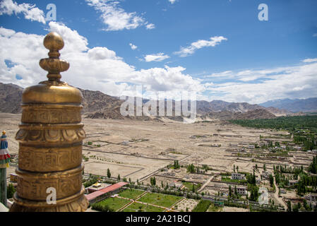 Vue de la vallée de l'Indus au monastère de Thiksey au Ladakh, Inde Banque D'Images