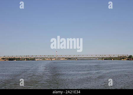 Vue sur le pont de Panchevachki du Danube, Belgrade, Serbie. Banque D'Images