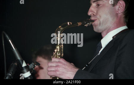 Mal de gorge Nouvelle Vague groupe jouant 'live' c1980 Chant : Justin Ward basse : Dan : Claviers Fleurs Fleurs Matthieu Guitare : Reid Savage Drums : Clive Kirby maux de gorge était un groupe punk / new wave de Highgate, Londres, Angleterre, créée en 1975, produisant 1 album en 1980, plus tôt que vous le pensez, sur le label Dureco et six singles. Photo par Tony Henshaw Archive Banque D'Images