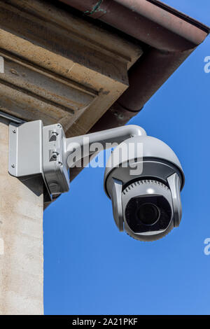 Caméra de surveillance à l'angle d'un bâtiment Banque D'Images