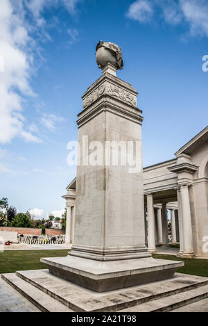 La CSGC et memorial cemetery à Arras sur la bataille de la Somme et le nord de la France avec le premier mémorial pour les jeunes hommes du Royal Flying Corps Banque D'Images