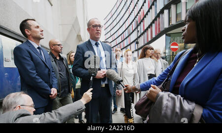 DCI Simon Smith parle aux médias à l'extérieur de l'Old Bailey, dans le centre de Londres après Kirill Belorusov a été trouvé coupable du meurtre de son producteur de films français ex-amie, Laureline Garcia-Bertaux. Banque D'Images