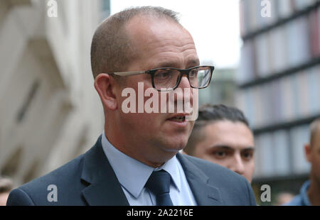 DCI Simon Smith parle aux médias à l'extérieur de l'Old Bailey, dans le centre de Londres après Kirill Belorusov a été trouvé coupable du meurtre de son producteur de films français ex-amie, Laureline Garcia-Bertaux. Banque D'Images