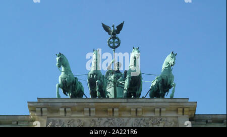 Berlin, Allemagne - 25 février 2019 - Vue de la porte de Brandebourg à Berlin, Allemagne. Banque D'Images