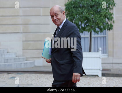 Le ministre français des Affaires étrangères, Jean-Yves Le Drian arrive à l'Elysée à Paris le lundi 30 septembre, 2019. Photo de David Silpa/UPI Banque D'Images