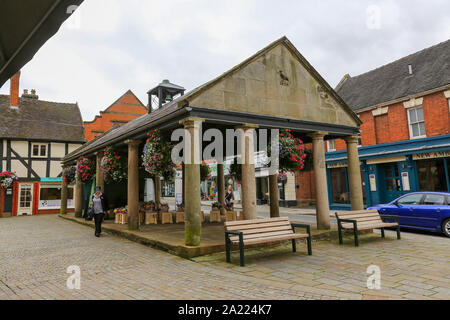 L'Buttercross, ou du beurre, croix, est un type de marché cross sur le marché, un bâtiment classé Grade II, Market Drayton, Shropshire, England, UK Banque D'Images