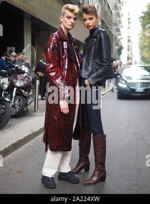 ILAN, Italie : 22 Septembre 2019 : Mode street style outfit après Dolce & Gabbana fashion show Milan Fashion week Spring/Summer Banque D'Images