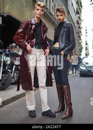 ILAN, Italie : 22 Septembre 2019 : Mode street style outfit après Dolce & Gabbana fashion show Milan Fashion week Spring/Summer Banque D'Images