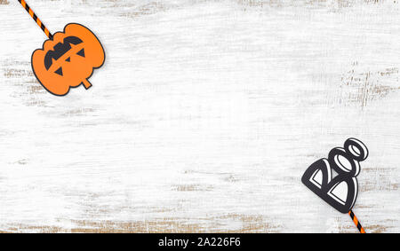 Happy Halloween Festival. Espace de travail de bureau télévision jeter Vue supérieure avec copie espace. Banque D'Images