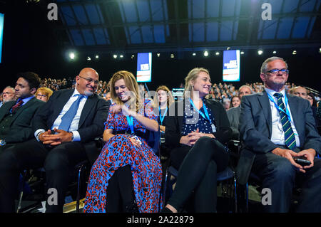 Manchester, UK. Le 30 septembre 2019. Carrie Symonds, petite amie de Boris Johnson, et sous-secrétaire parlementaire pour le ministère des entreprises, de l'énergie et de stratégie industrielle, Nadhim Zahawi, assister à la deuxième journée de la conférence du parti conservateur 2019 à la Manchester Central. Crédit : Paul Warburton/Alamy Live News Banque D'Images