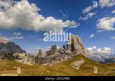 Cinque Torri, Cortina d'Ampezzo, Belluno, Vénétie, Dolomites, Italie, Europe Banque D'Images