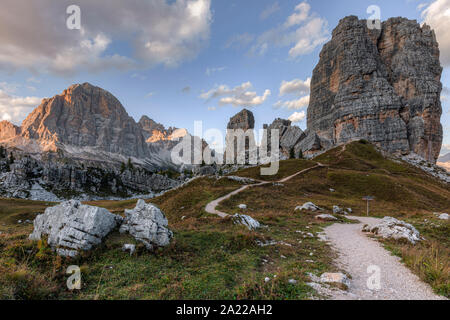 Cinque Torri, Cortina d'Ampezzo, Belluno, Vénétie, Dolomites, Italie, Europe Banque D'Images