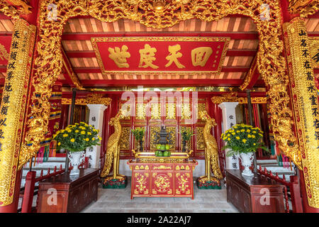 Autel du Temple de la montagne de jade à l'île de la tortue au Lac Hoan Kiem. Temple de Buddhistic au Vietnam. Banque D'Images