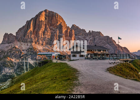 Cinque Torri, Cortina d'Ampezzo, Belluno, Vénétie, Dolomites, Italie, Europe Banque D'Images