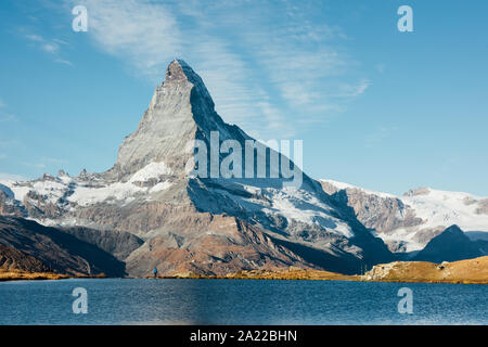 Vue pittoresque de Cervino Matterhorn peak et le lac Stellisee dans Alpes suisses. Zermatt resort lieu, en Suisse. Photographie de paysage Banque D'Images