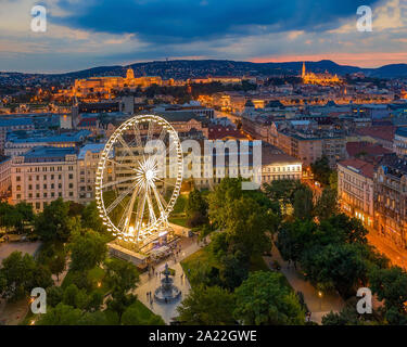 Paysage urbain d'antenne sur le centre de Budapest. Soirée incroyable les lumières de la ville. L'Europe,m la Hongrie, Budapest, Place Erzsebet Banque D'Images