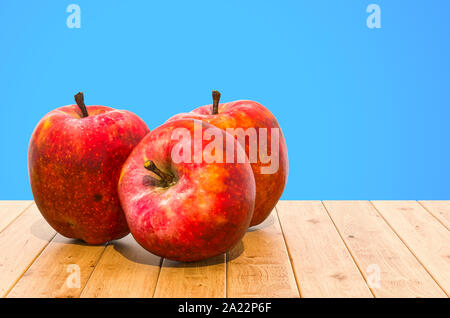 Pommes rouges close-up 3D avec rendu texture réaliste sur la table en bois Banque D'Images