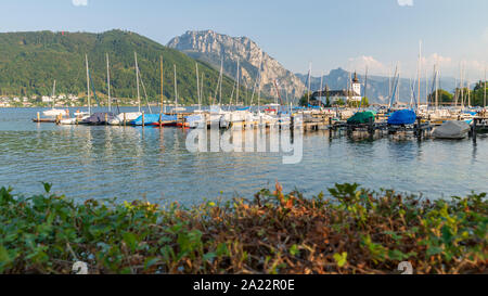 Port de Gmunden, Autriche. Petit lac dans les Alpes. Banque D'Images