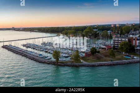 Siofok port sur le lac Balaton. Une destination très populaire touris c'est la capitale du lac Balaton. Banque D'Images