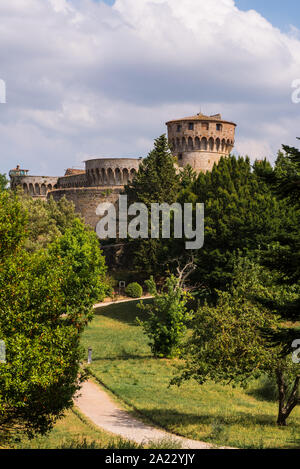 Volterra, parc de la ville avec Fortezza, Italie Banque D'Images