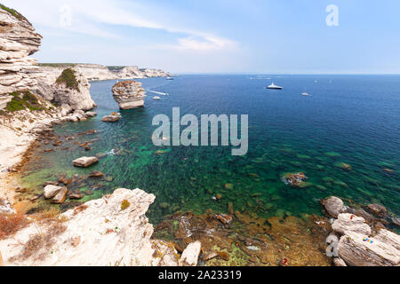 Rochers de Bonifacio. Paysage côtier de l'île de Corse à jour d'été, France Banque D'Images
