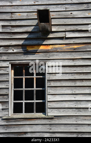 Vue rapprochée de l'extérieur de l'usine de Yates de l'époque coloniale située au sud de Raleigh en Caroline du Nord. Banque D'Images