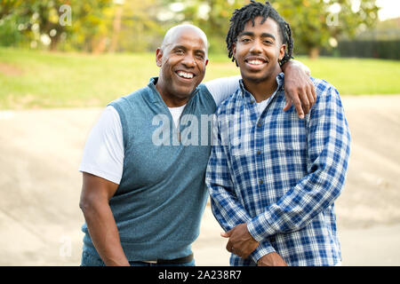 African American father and son fils adulte. Banque D'Images