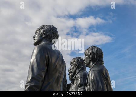 Les Beatles détail statue, Pier Head, Liverpool, Royaume-Uni Banque D'Images