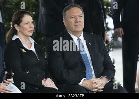 Arlington, États-Unis. Sep 30, 2019. Le secrétaire d'État des États-Unis, Mike Pompeo assiste à la cérémonie d'accueil des Forces armées en l'honneur du 20e Président des Chefs d'état-major Mark Milley at Joint Base Myer à Arlington, en Virginie, le 30 septembre 2019. Photo de Chris Kleponis/UPI UPI : Crédit/Alamy Live News Banque D'Images