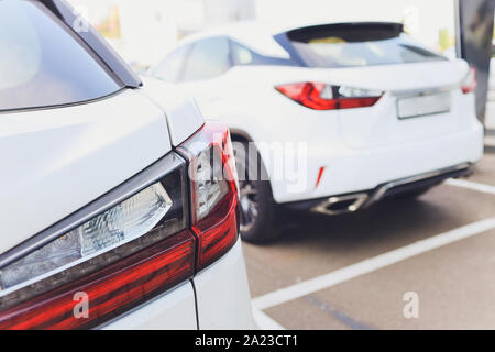 Location de détail. Nouvelle led taillight par nuit. Les feux arrière de la voiture, en hybride de voiture de sport. Développé car la lumière de frein arrière Banque D'Images