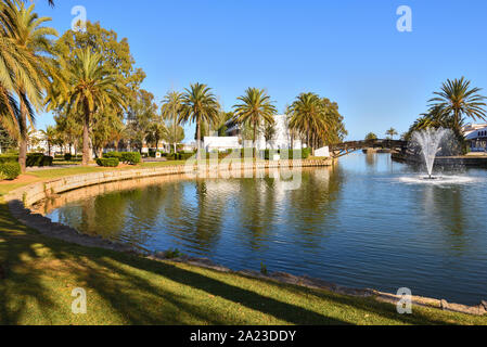 Mallorca, Espagne - Mai 11,2019 : vue sur le canal dans la ville d'Alcudia, Majorque, Espagne. Banque D'Images