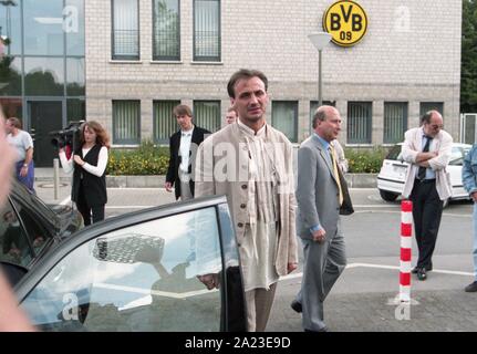 Dortmund, Allemagne. 26 Sep, 2019. firo : 06/1996 Football, 1995/1996 1.Bundesliga : Borussia Dortmund BVB, présentation de nouvelle signature Jurgen Kohler, qui est venu de l'utilisation de Juventus Turin | Crédit dans le monde entier : dpa/Alamy Live News Banque D'Images