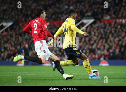 Pierre-Emerick Aubameyang d'Arsenal du côté marque son premier but du jeu au cours de la Premier League match à Old Trafford, Manchester. Banque D'Images