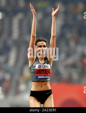 Lasitskene neutre autorisé Mariya Athlète célèbre remportant la médaille d'or en saut en hauteur pendant quatre jours de la es Championnats du Monde au Khalifa International Stadium, Doha, Qatar. Banque D'Images