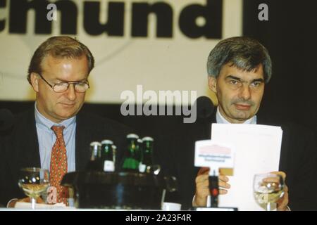 Dortmund, Allemagne. 26 Sep, 2019. firo : 05/1996 Foot, 1.Bundesliga : Borussia Dortmund BVB BVB Président Dr. Gerd Niebaum avec manager Michael Meier. JHV | Conditions de crédit dans le monde entier : dpa/Alamy Live News Banque D'Images