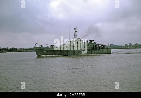 Vietnam-Krieg / Guerre du Vietnam - Vietnam Süd / Marine Marine / République du Viêt Nam moyen RVNS canonnière patrouille Tien Moi AC-601 / PGM-65 Banque D'Images