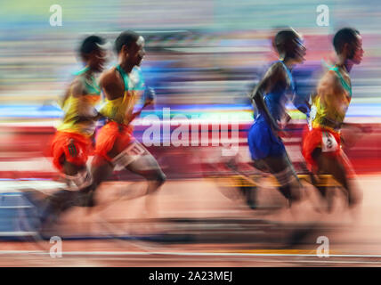 Doha, Qatar. Sep 30, 2019. Muktar Edris de l'Éthiopie et de l'Éthiopie Haile Bekele Telahun concurrentes dans les 5000 mètres pour les hommes au cours de la 17e Championnats du monde d'athlétisme IAAF à la Khalifa Stadium de Doha, au Qatar. Ulrik Pedersen/CSM/Alamy Live News Banque D'Images