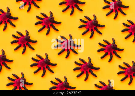 Les araignées marmelade motif transparent jusqu'en rampant. Concept d'Halloween Banque D'Images