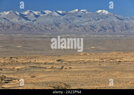 Le gisement de Qimantag-Kunlun est enneigé.-Youshashan près de la ville de Huatugou. Haixi-Qinghai-Chine-0522 Banque D'Images