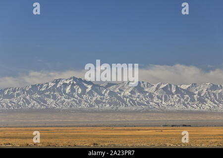 Aire de répartition Qimantag-Kunlun mts enneigée.-bassin du désert de Qaida S. de Huatugou. Haixi-Qinghai-Chine-0526 Banque D'Images